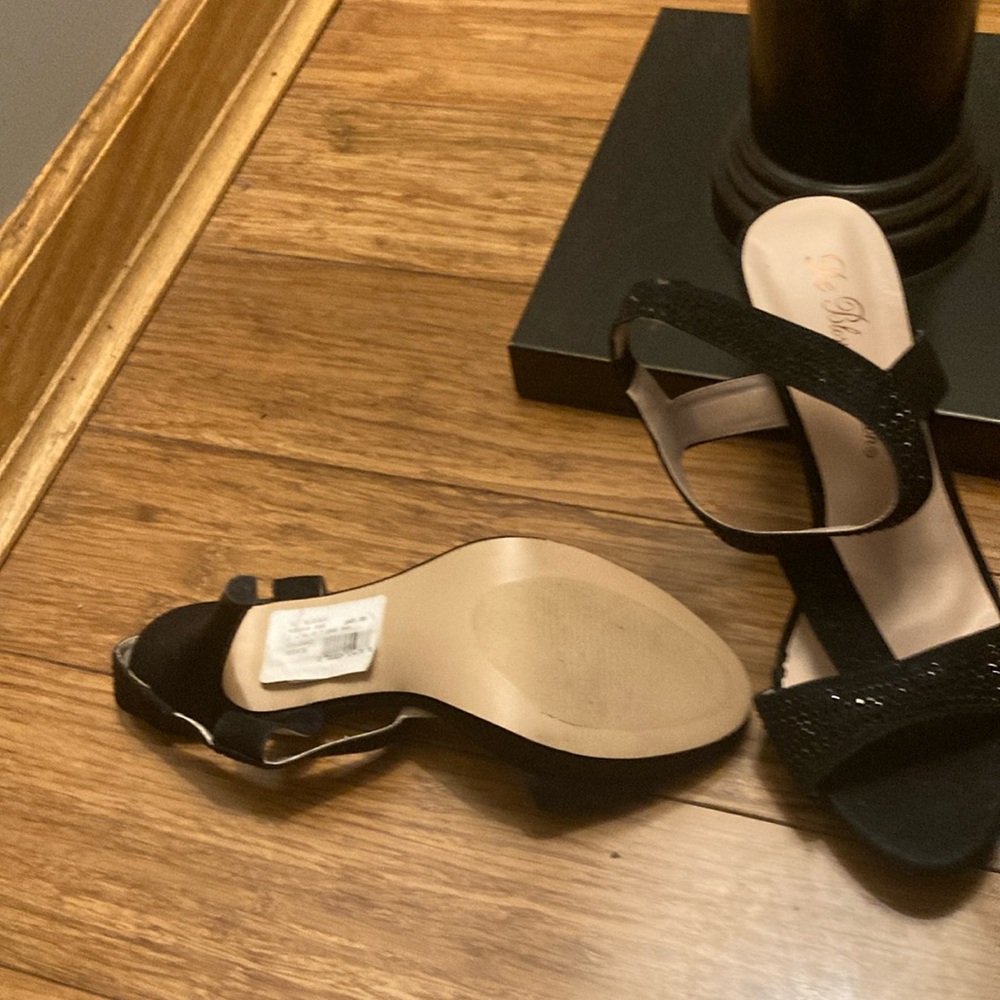 Black sandals size 10